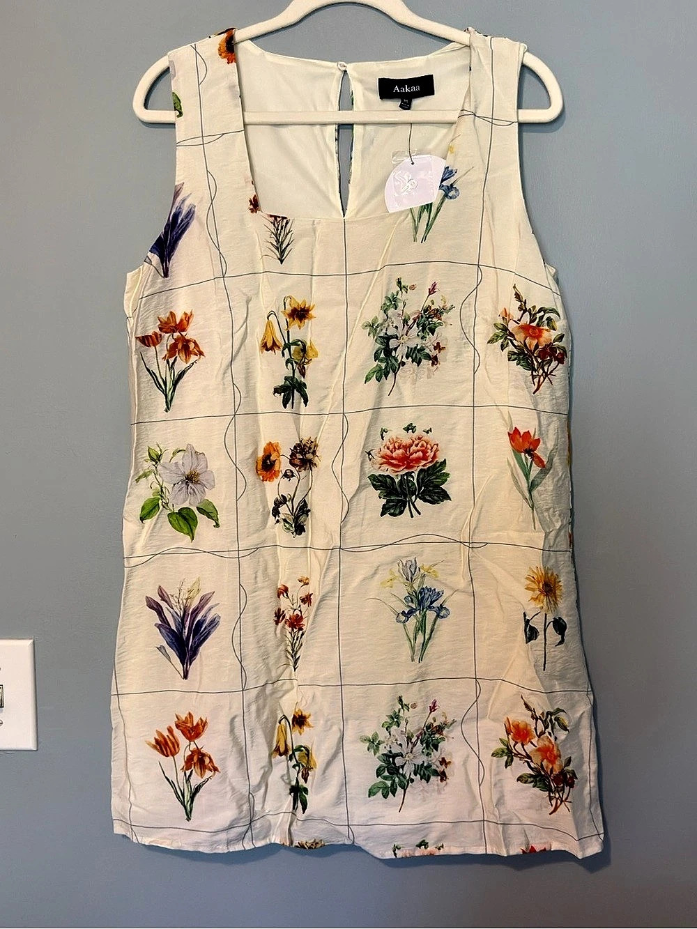 Aakaa Floral Mini Dress in Cream Size Medium NWT